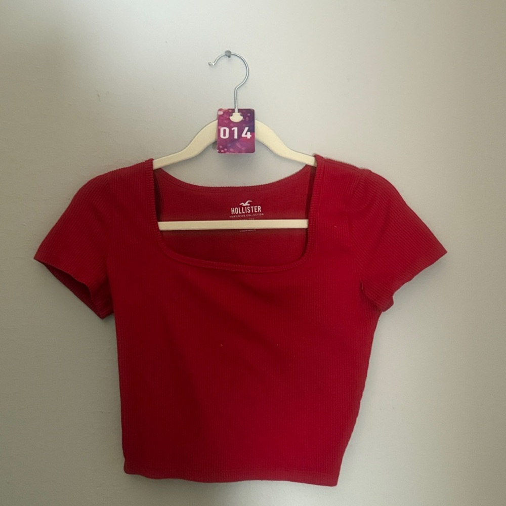 Hollister Scarlet Ribbed Tee